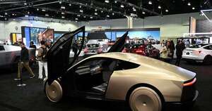 La Nación / Tesla lanzó su servicio de taxis sin chofer en Texas