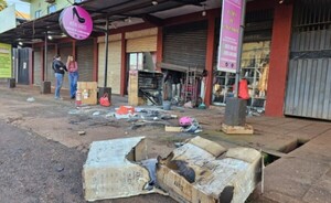 Cargador de celular enchufado ocasionó incendio