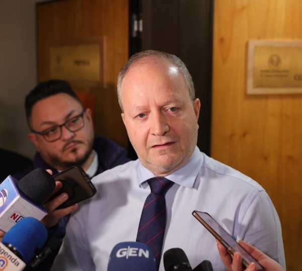 «Yendo a Petropar eso le hará bajar a emblemas privados», sugiere ministro