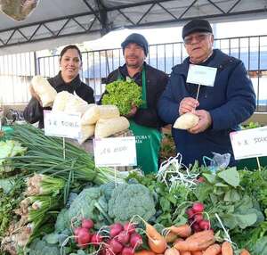 Feria de la agricultura familiar: a pesar del intenso frío, concurrencia masiva en Sajonia y anuncian otras en Central y San Pedro  - Nacionales - ABC Color
