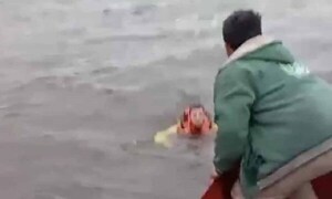 Salvan a cinco personas tras vuelco de deslizadora en el río Paraguay – Prensa 5