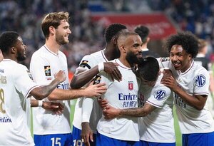 Versus / ¡Bombazo! El histórico Olympique de Lyon desciende en Francia por problemas financieros