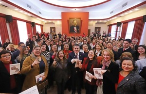 Presentan libro que reivindica la conquista del poder por mujeres paraguayas - ADN Digital