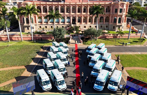 Entregan más de 200 ambulancias con UTI en histórica inversión para la salud en Paraguay