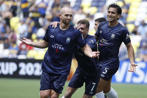 Christian Gray, el docente que le anotó un gol histórico a Boca Juniors - Fútbol Internacional - ABC Color