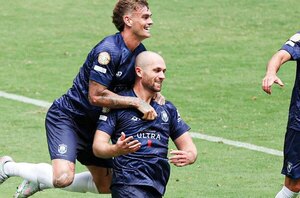 Versus / La emoción del profesor que hizo historia para Auckland y amargó a Boca