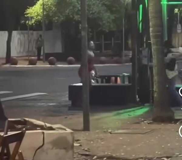 (VIDEO)Batalla campal se produjo entre travestis y un motoca en la frontera con Foz