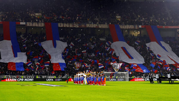 Olympique de Lyon quedó casi condenado al descenso por deudas
