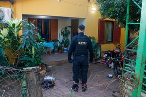 Desmantelan punto de venta de drogas operado desde un desarmadero de motos en San Lorenzo