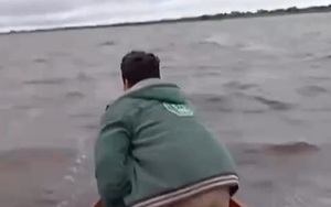 Rescatan a cinco personas tras volcar embarcación en el río Paraguay - Noticiero Paraguay