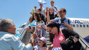 Israel reanuda vuelos tras la guerra con Irán entre emociones y cancelaciones