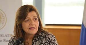 Diario HOY | Senadora insiste en que cambio de horario es un error: “No acompaña la rutina de nuestra gente″