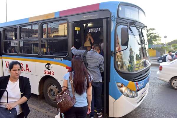 Ejecutivo prometió que reforma de transporte público irá al Congreso la próxima semana, según senador - Política - ABC Color