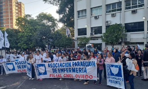 Enfermeros en movilización: exigen contratos, seguros y pagos justos - OviedoPress