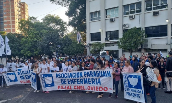 Enfermeros en movilización: exigen contratos, seguros y pagos justos - OviedoPress