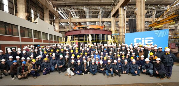 Peña visita planta industrial de empresa que fabricó componentes para turbinas de Yacyretá - .::Agencia IP::.