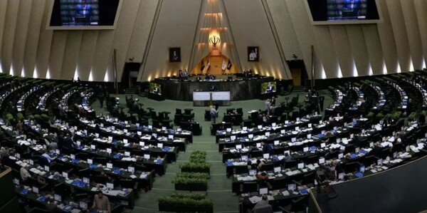 Irán suspende cooperación con OIEA