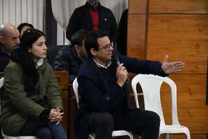 Concejales “sopapean” al Jefe de Gabinete de Nenecho por estado de la plaza Naciones Unidas - Nacionales - ABC Color