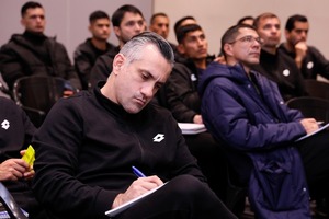 Arbitro paranaense participa de la pretemporada de cara al Clausura - La Clave