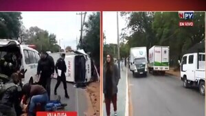Camión volcó tras maniobra brusca en Villa Elisa