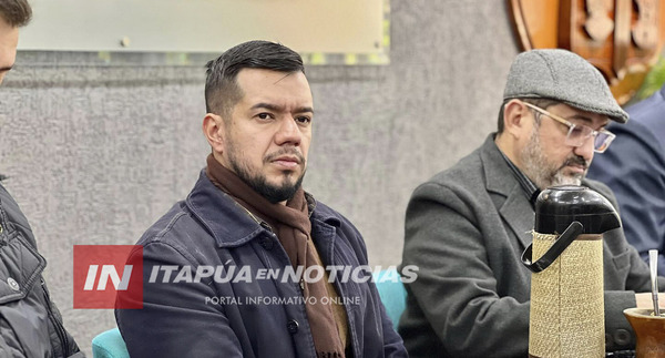 ACUSAN A DIEGO AQUINO DE “MANIPULAR VOTACIONES A CONVENIENCIA” EN LA JUNTA MUNICIPAL