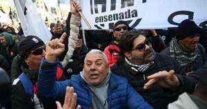 La Nación / Médicos y organizaciones sociales se unen a jubilados en Argentina contra ajustes de Milei