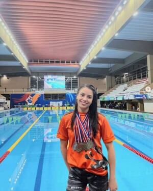 Natación: Delfines de Fuerza A y OPEN - Polideportivo - ABC Color
