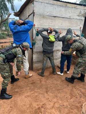 Operativo en Guarambaré deja tres detenidos y 1.250 dosis de crack incautadas - Policiales - ABC Color