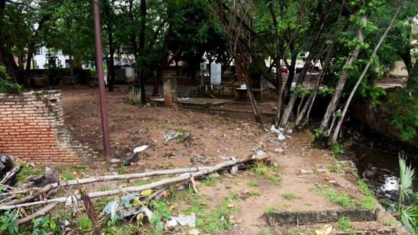 Fustigan a Nenecho por las obras de desagüe pluvial que no avanzan