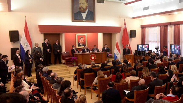 Opositores cuestionaron informe en la ANR y oficialistas lo defendieron