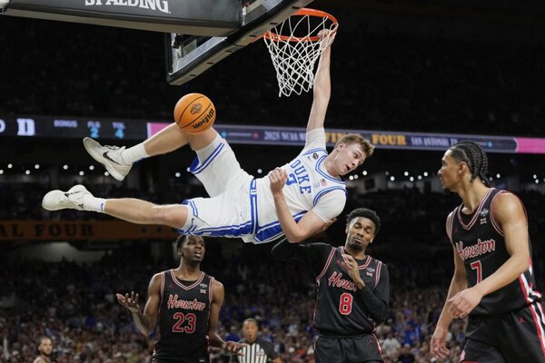 Versus / Mavericks eligen a Cooper Flagg para liderar un futuro sin Doncic