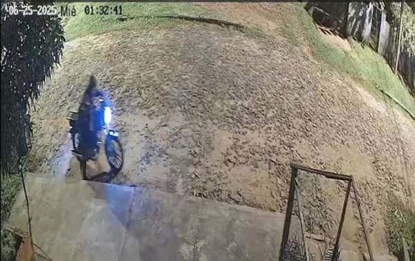 Video: así hurtaron una moto del interior de una vivienda - Policiales - ABC Color