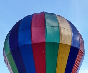 El romántico paseo en globo de Julio Enciso y su esposa antes de su boda ante ñandejára