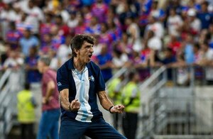 Versus / Afirman que Gustavo Costas quiere a un nueve paraguayo en Racing 