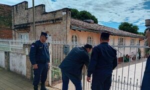 Pillan a ñembo ginecólogo que usaba sello de otro médico para su “clínica mau”