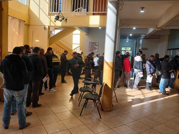Como cada año, conductores dejan a última hora renovación de habilitaciones - La Clave