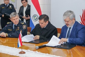 Convenio permite a funcionarios de la Policía Nacional reestructurar deudas y acceder a Che Róga Porã - .::Agencia IP::.