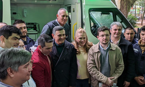 Entrega de ambulancia y equipos biomédicos al Hospital Materno Infantil de Coronel Oviedo - OviedoPress