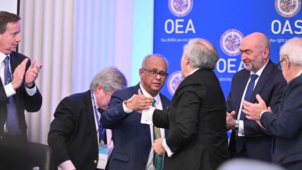 OEA: En histórico consenso eligen secretario general a Albert Ramdin