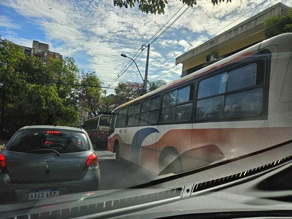 Video: conducción irresponsable y peligrosa de un bus - Crónicas Ciudadanas - ABC Color