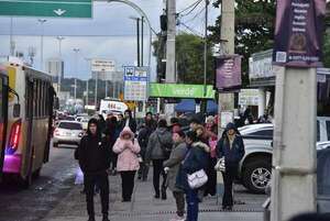 Millones en ceremonial, mientras hay reguladas del transporte y hospitales abarrotados  - Política - ABC Color