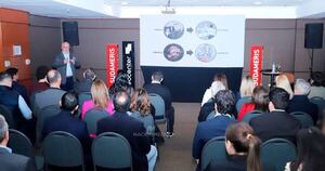 La Nación / Club de Ejecutivos brindó charla sobre profesionalización de las empresas familiares