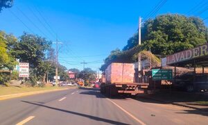Piden aplicación de ordenanza para sancionar depósitos que usan veredas