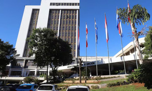 Millonaria deuda comercial en Asunción: ¿Quién se beneficia del no cobro? - OviedoPress