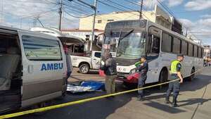 Trágico video: adulto mayor fue arrollado por un bus en el Mercado 4 y murió - Policiales - ABC Color