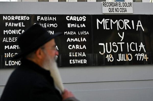 Justicia argentina juzgará en ausencia a los acusados por ataque a mutual judía AMIA - Mundo - ABC Color