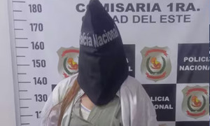 Mujer argentina cae al ser sorprendida robando en pleno centro comercial de CDE - OviedoPress