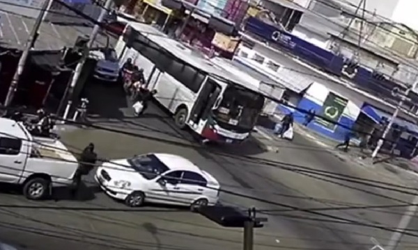 Hombre de 70 años muere arrollado por un ómnibus en zona del Mercado 4 de Asunción - OviedoPress