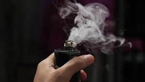 Ley que restringe vapeadores "es un paso importante para la salud pública", sostiene especialista