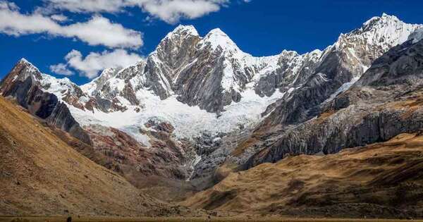 La Nación / Una montañista japonesa muere y otra sobrevive en su ascenso al pico más alto de Perú